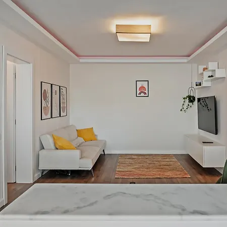 Parliament Retreat - Urban Hideaway Apartment