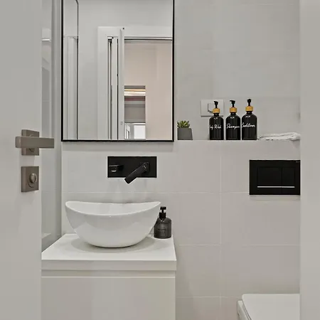 Apartment Parliament Retreat - Urban Hideaway