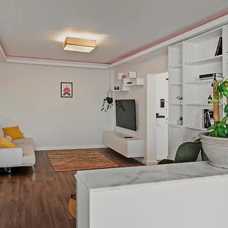 Parliament Retreat - Urban Hideaway