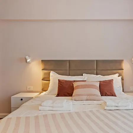 Parliament Retreat - Urban Hideaway