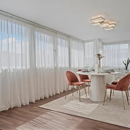 Parliament Retreat - Urban Hideaway *