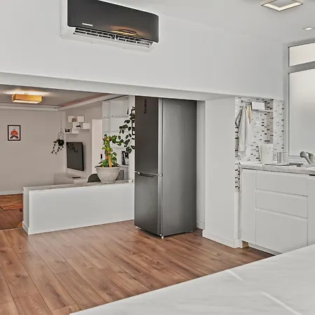 Parliament Retreat - Urban Hideaway