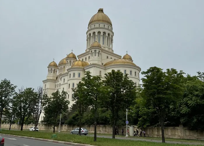 Parliament Retreat - Urban Hideaway