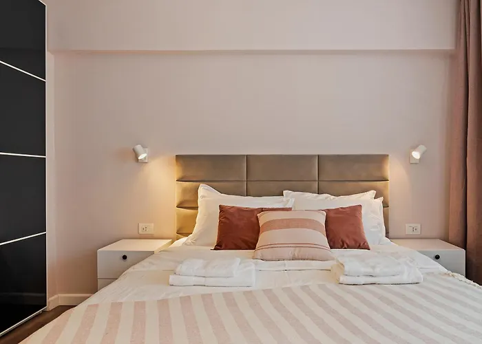 Parliament Retreat - Urban Hideaway