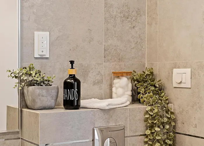 Parliament Retreat - Urban Hideaway *