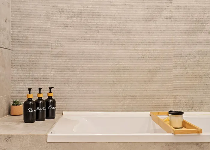 Апартаменти Parliament Retreat - Urban Hideaway