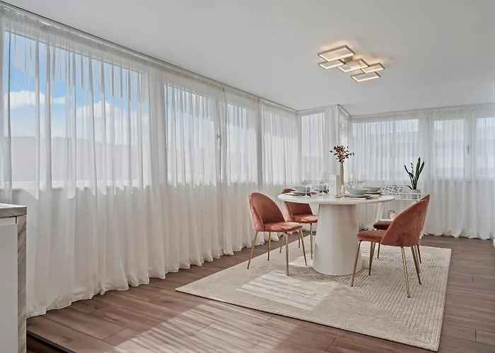 Parliament Retreat - Urban Hideaway *