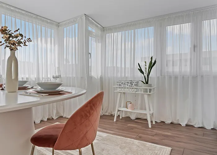 Parliament Retreat - Urban Hideaway