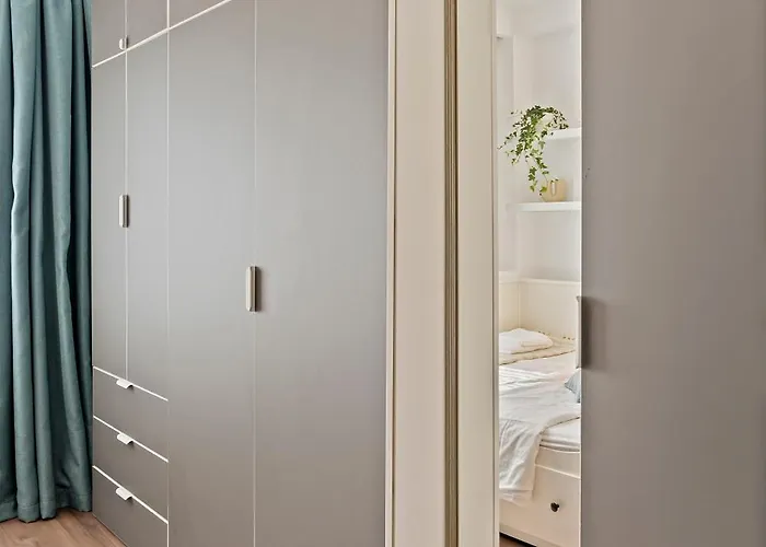 Parliament Retreat - Urban Hideaway