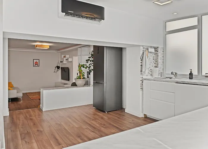 Parliament Retreat - Urban Hideaway